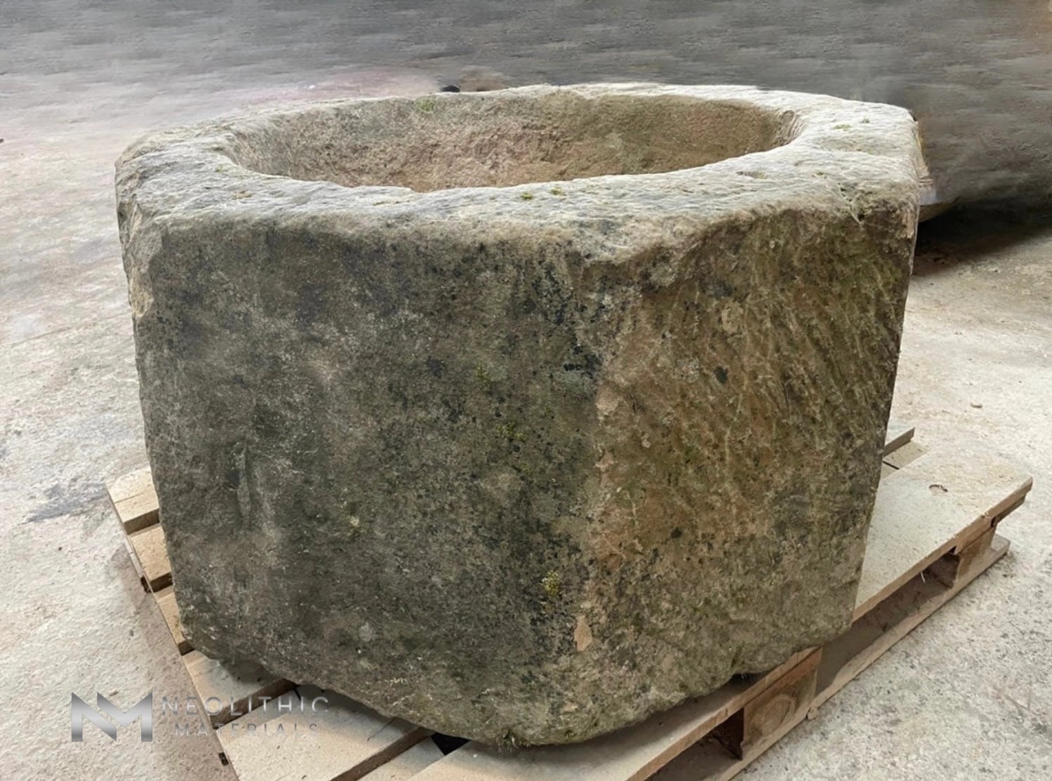 French Antique Octagonal Labrouche Well  - Image 2