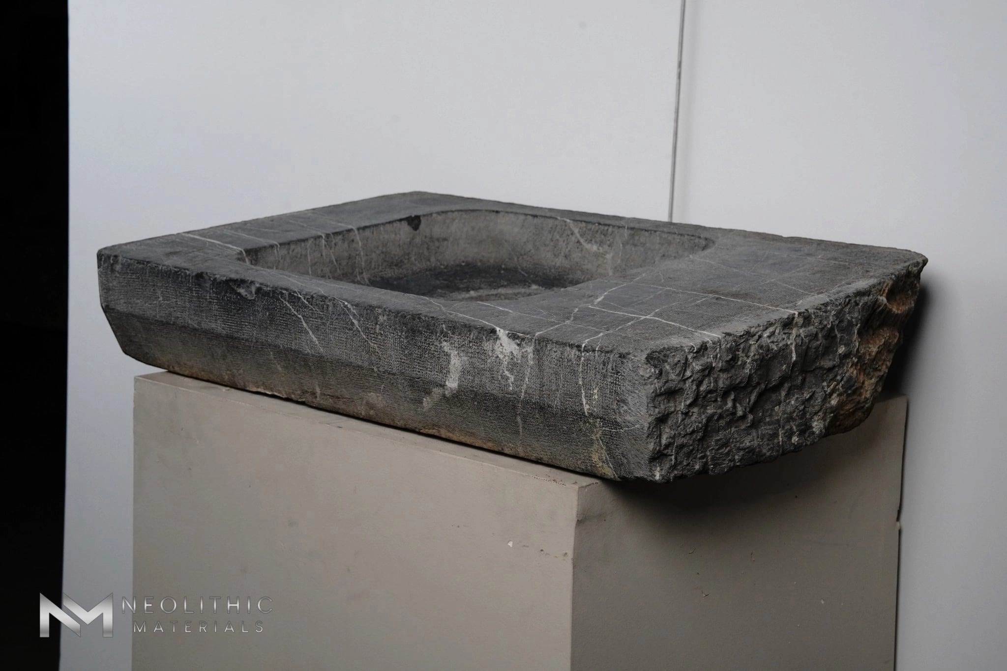 French Antique 18th Century Limestone Sink - Image 3