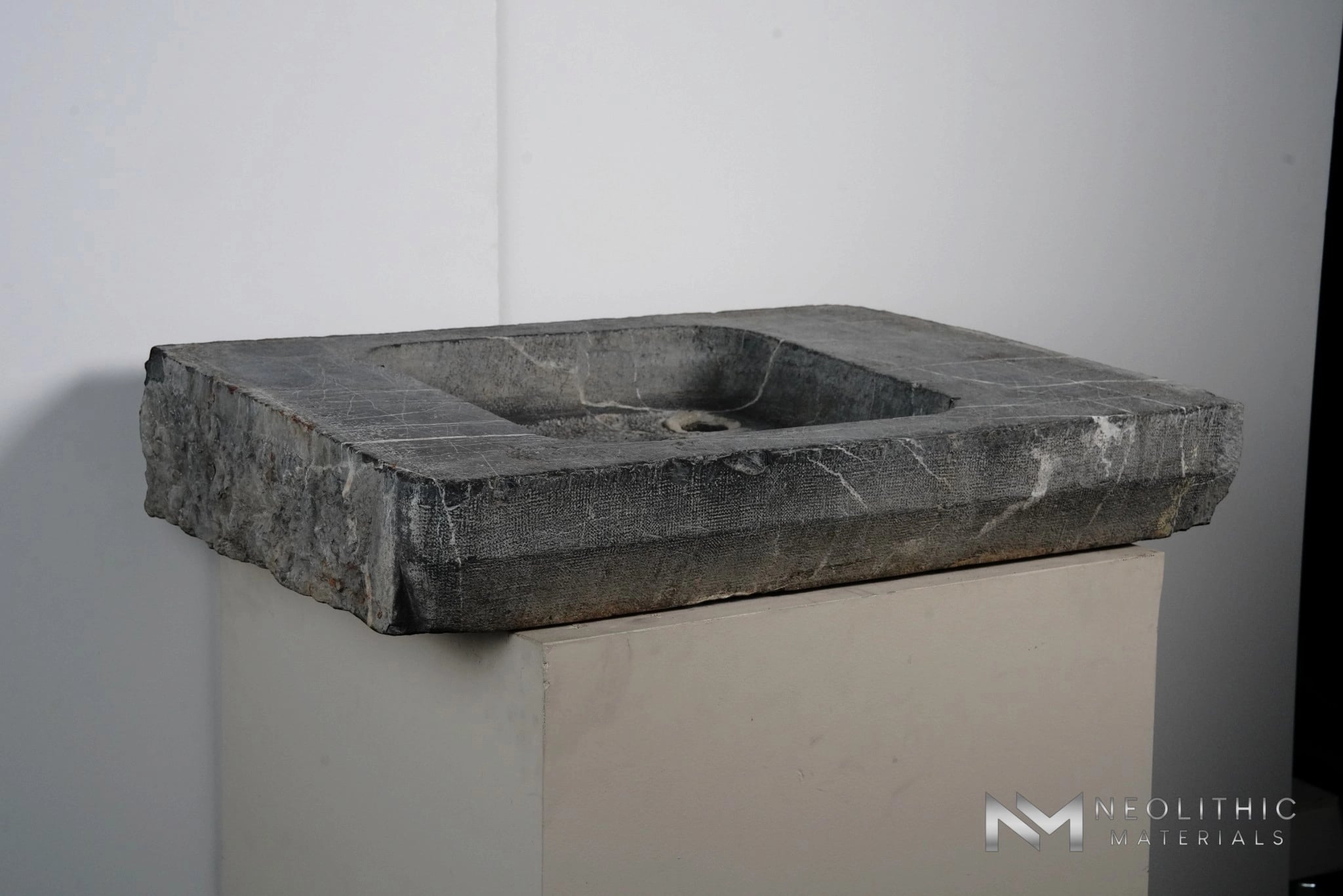 French Antique 18th Century Limestone Sink - Image 4