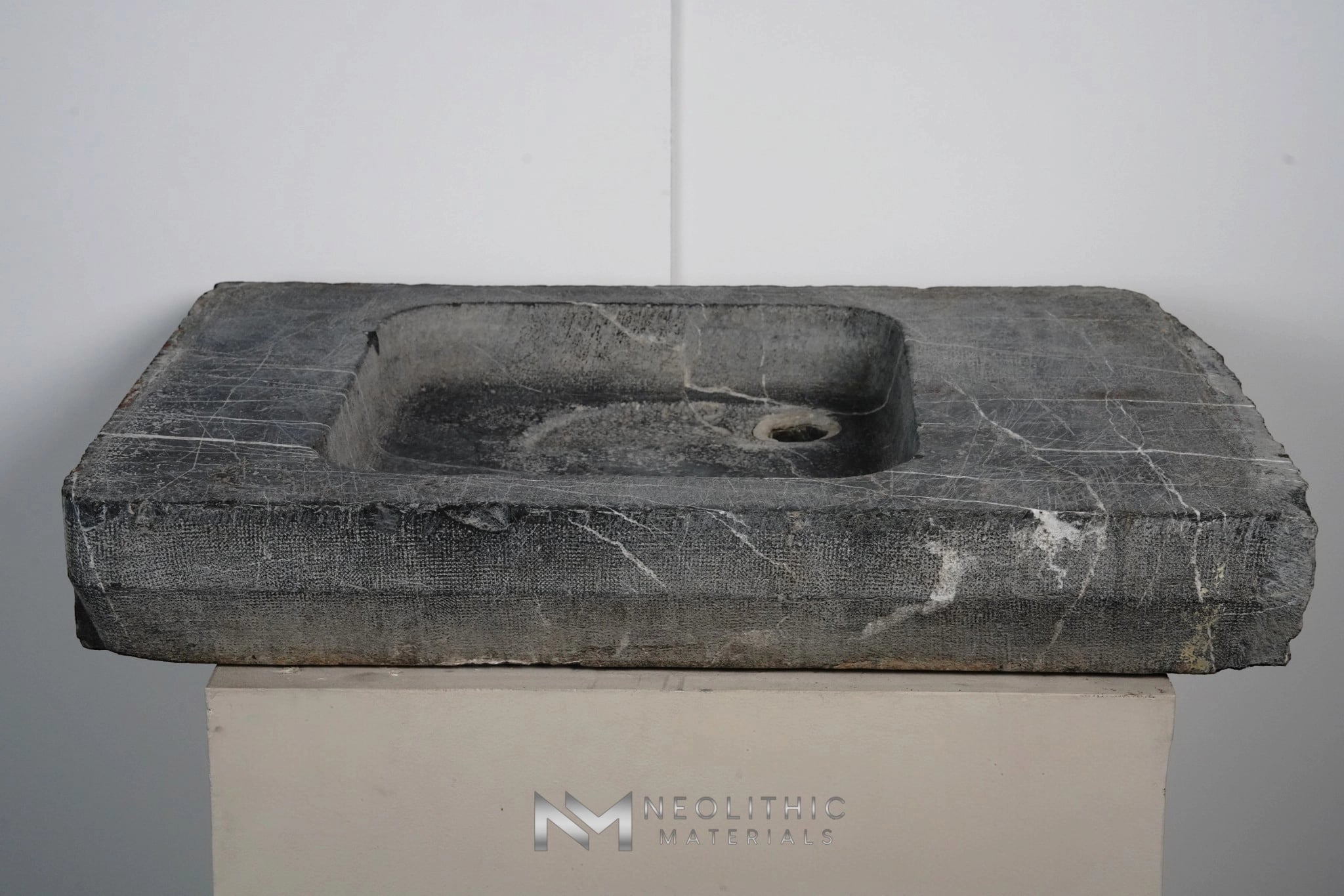 French Antique 18th Century Limestone Sink - Image 5
