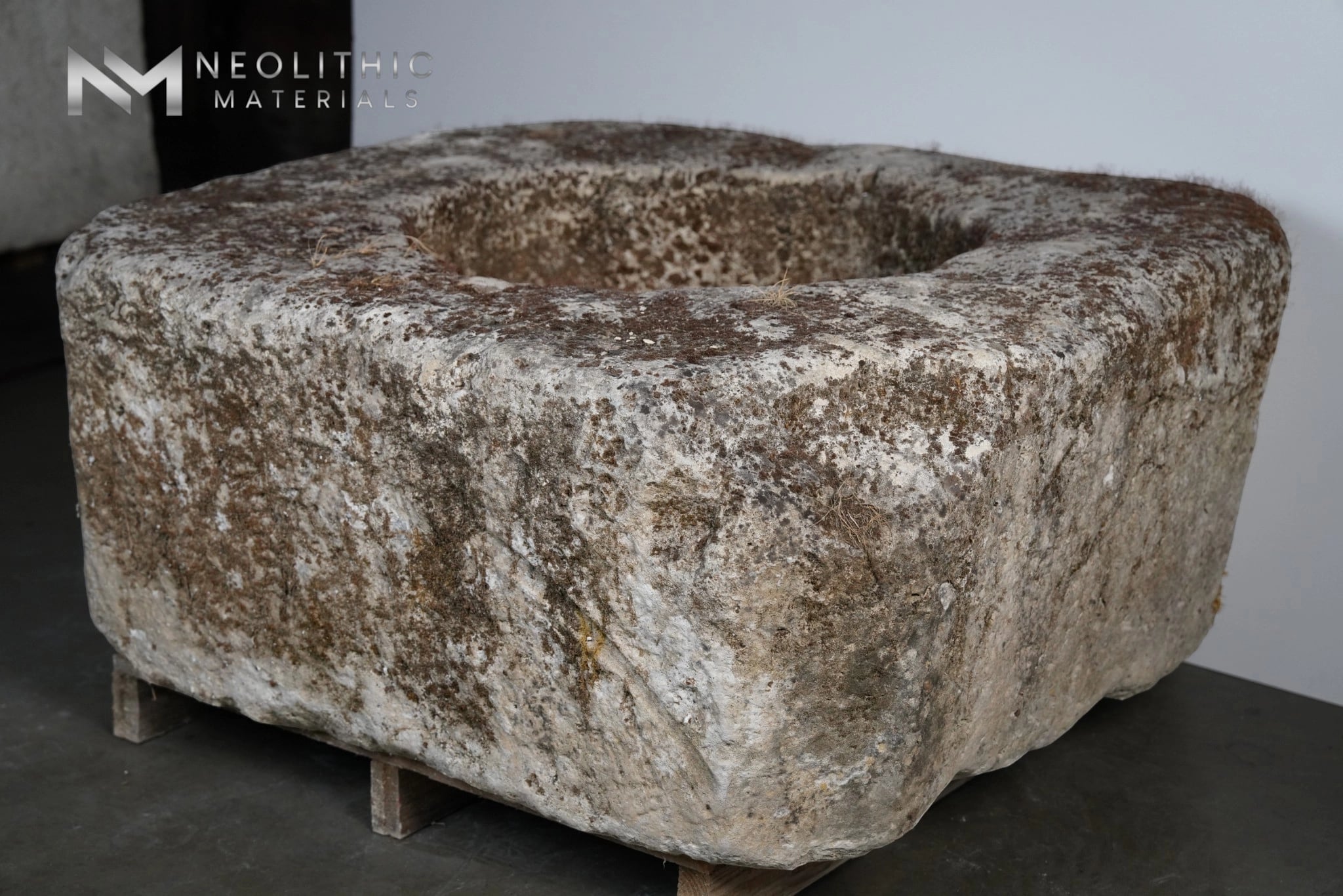French Antique 19th Century Limestone Wellhead - Image 5