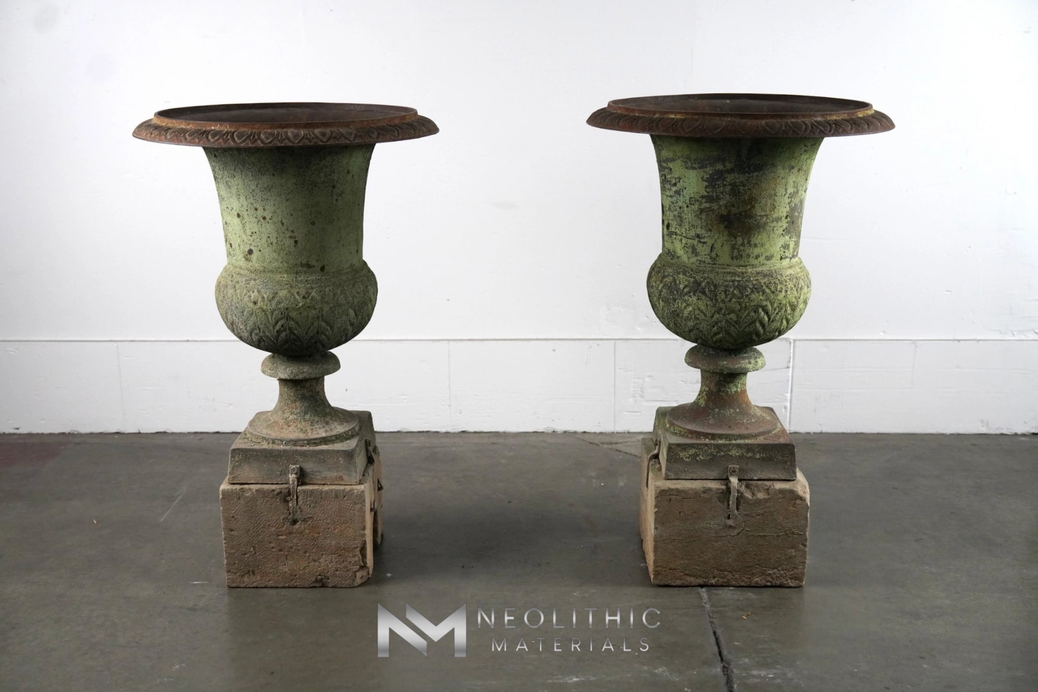French Antique 18th Century Iron Vase with Marble Base - Image 1