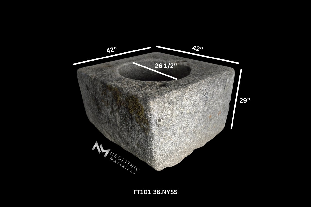 French Antique 18th Century Granite Well - Image 2
